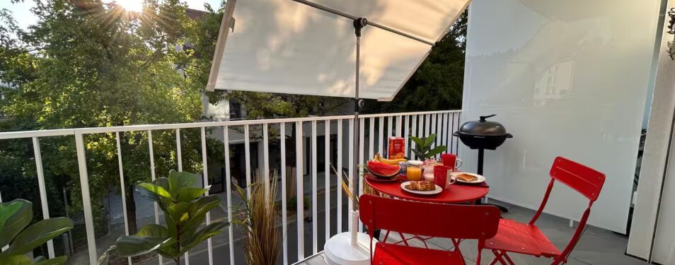Studio with washing machine
